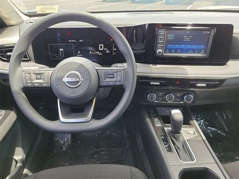 New 2025 Nissan Kicks S image 4