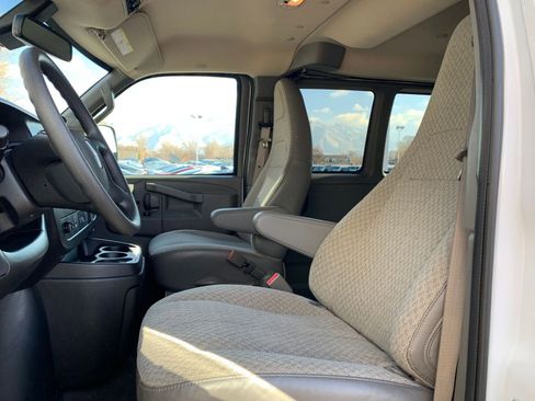 Used 2025 GMC Savana 3500 LT w/ LT Preferred Equipment Group image 25