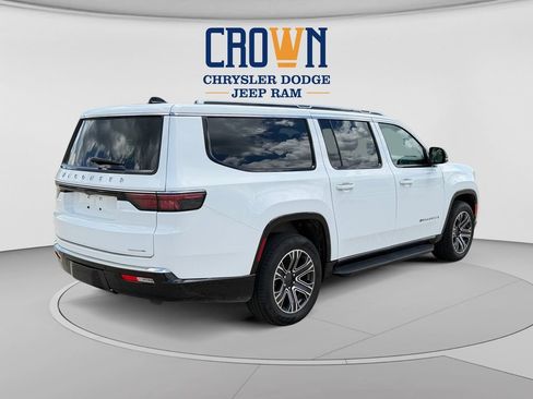 Used 2024 Jeep Wagoneer L Series II w/ Flexible Seating Group AWD/4WD image 3