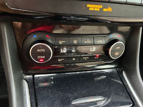 Used 2017 INFINITI QX30 Premium w/ Navigation Package FWD image 27