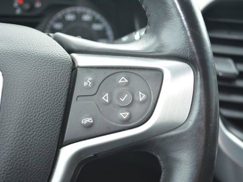 Used 2018 GMC Acadia SLE image 18