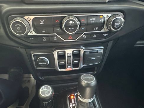 Used 2021 Jeep Gladiator Overland w/ Popular Equipment Package AWD/4WD image 20