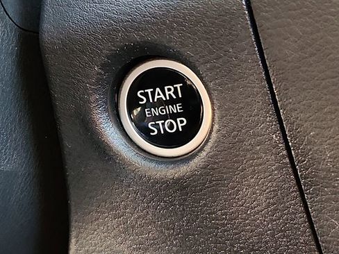 Certified 2025 Nissan Frontier SV image 24