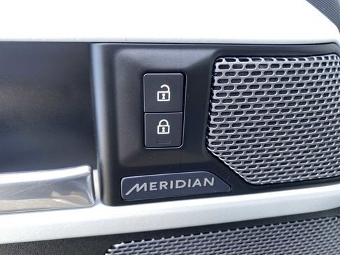 Used 2020 Land Rover Defender 110 First Edition image 16