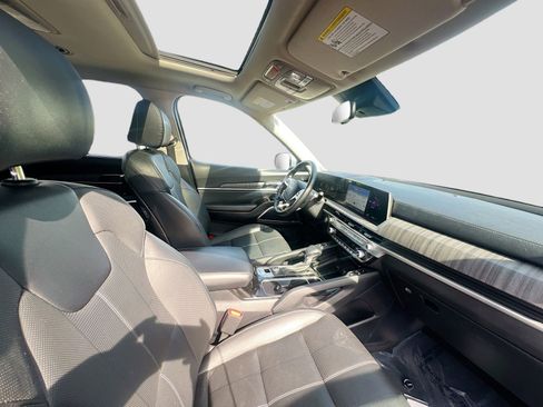Used 2023 Kia Telluride EX w/ EX Captain's Chair Package FWD image 32