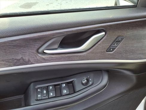 Used 2023 Jeep Grand Cherokee L Limited image 16