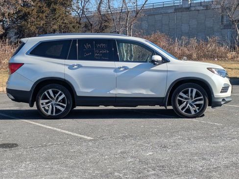 Used 2017 Honda Pilot Touring image 4