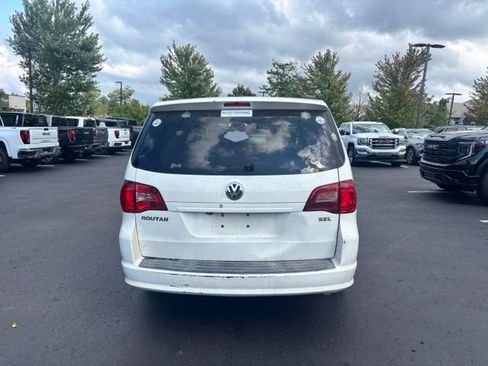 Used 2009 Volkswagen Routan SEL FWD image 6