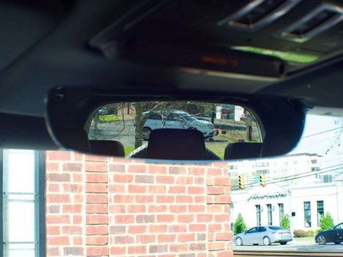 Used 2024 Land Rover Defender 130 X-Dynamic SE image 41