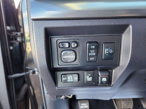 Used 2017 Toyota Tundra Platinum image 31