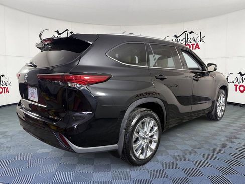 Used 2023 Toyota Highlander Limited FWD image 7