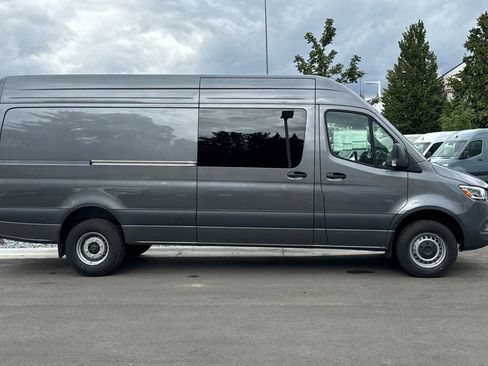 Used 2024 Mercedes-Benz Sprinter 3500 image 6