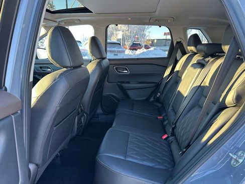 Used 2021 Nissan Rogue Platinum image 16