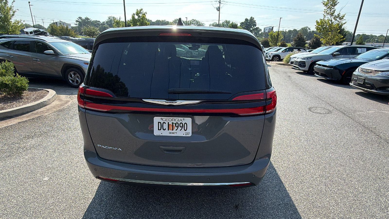 Used 2025 Chrysler Pacifica Select FWD image 9