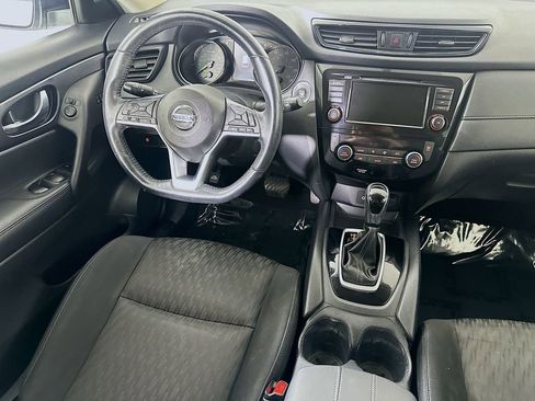 Used 2018 Nissan Rogue SV w/ Premium Package FWD image 17