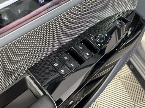 Used 2023 BMW 740i w/ Executive Package RWD image 14