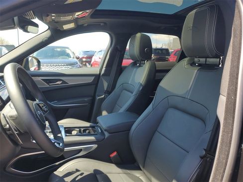 Used 2025 Jaguar F-PACE R-Dynamic S image 11