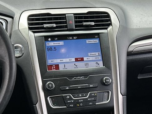 Used 2019 Ford Fusion SE FWD image 16