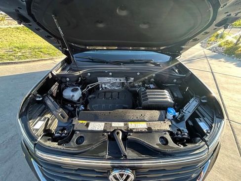 Used 2025 Volkswagen Atlas Cross Sport SE AWD/4WD image 35