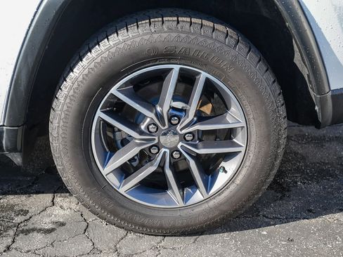 Used 2017 Jeep Grand Cherokee Limited image 10