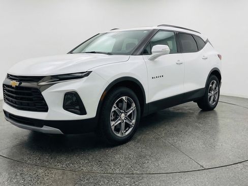 Used 2025 Chevrolet Blazer LT FWD image 3