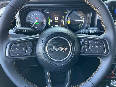 Used 2024 Jeep Wrangler Unlimited AWD/4WD image 39