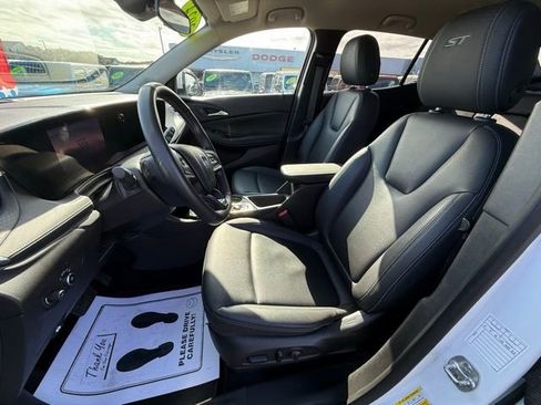 Used 2024 Buick Encore GX Sport Touring w/ Comfort Package FWD image 9