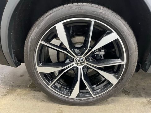 Used 2024 Volkswagen Tiguan SEL R-Line image 33