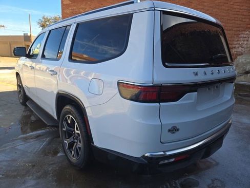 Used 2024 Jeep Wagoneer Series III image 5