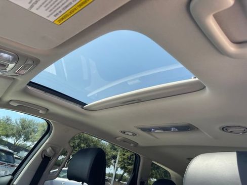 Used 2024 Kia Telluride S w/ S Sunroof Package FWD image 11
