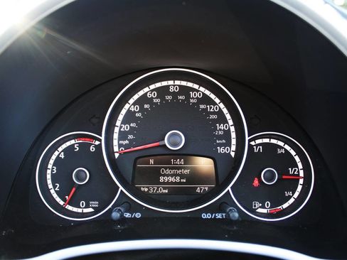 Used 2014 Volkswagen Beetle TDI image 19