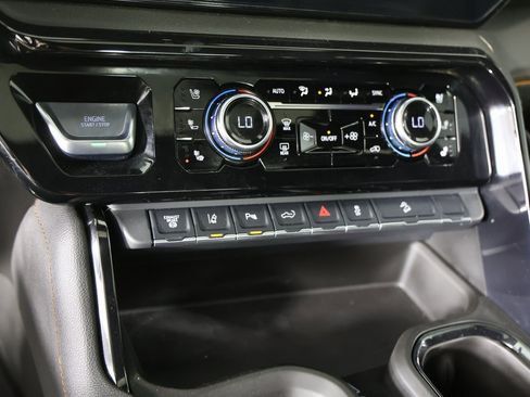 Used 2025 GMC Sierra 2500 AT4 w/ AT4 Premium Plus Package image 19