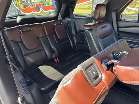 Used 2022 Ford Explorer Platinum w/ Equipment Group 601A AWD/4WD image 18