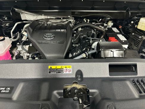 Used 2025 Toyota Highlander XLE image 74