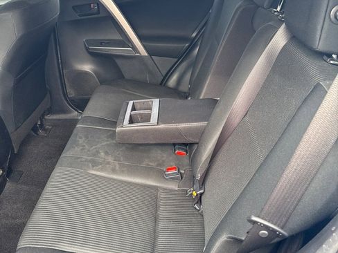 Used 2018 Toyota RAV4 LE image 15