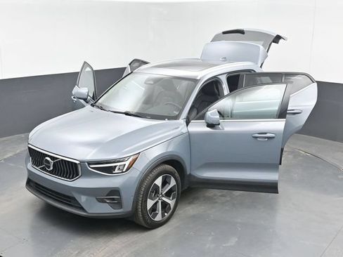 Used 2023 Volvo XC40 B4 Ultimate FWD image 50