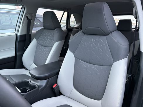 Used 2025 Toyota RAV4 XLE image 10