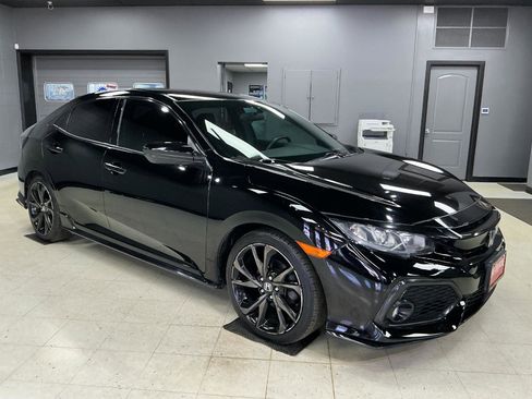 Used 2018 Honda Civic Sport image 2
