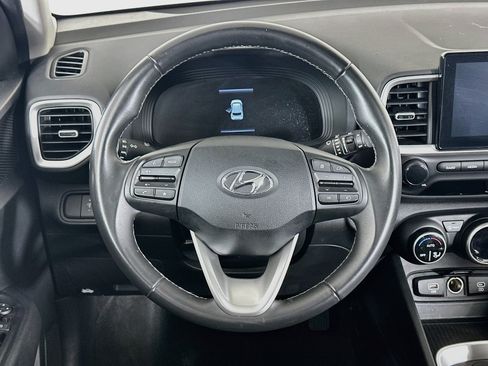 Used 2025 Hyundai Venue SEL FWD image 18