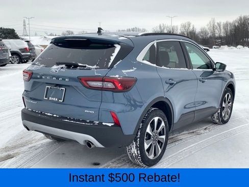 Used 2023 Ford Escape Platinum image 3