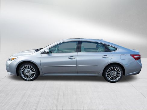 Used 2017 Toyota Avalon Limited w/ Four Season Package FWD image 4