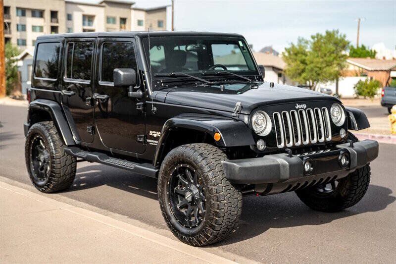 Used 2017 Jeep Wrangler Unlimited Sahara w/ Connectivity Group AWD/4WD image 7