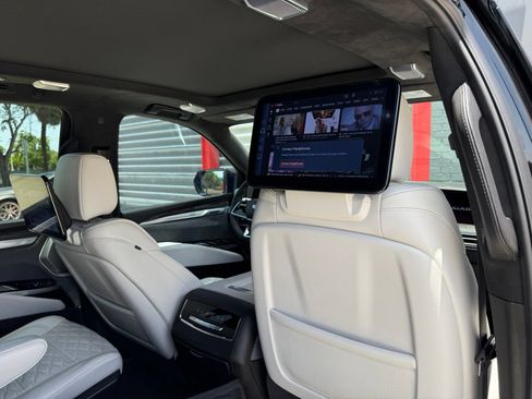 Used 2025 Cadillac Escalade V AWD/4WD image 36