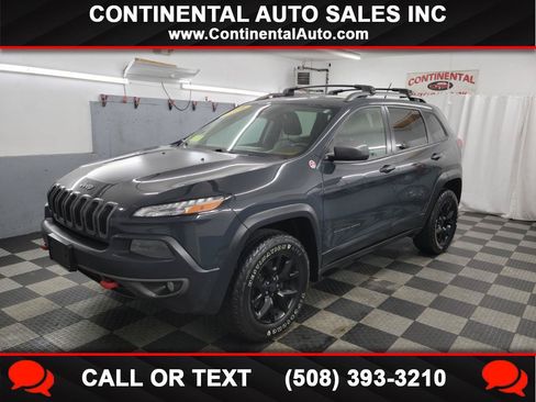 Used 2016 Jeep Cherokee Trailhawk w/ Comfort/Convenience Group AWD/4WD image 1