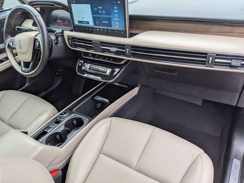 Used 2025 Lincoln Corsair Grand Touring w/ Towing Package AWD/4WD image 26