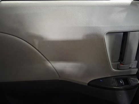 Used 2017 Toyota Sienna XLE w/ XLE Navigation Package image 11