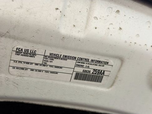 Used 2024 Chrysler Pacifica Touring-L image 17