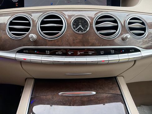 Used 2019 Mercedes-Benz S 560 Sedan image 17