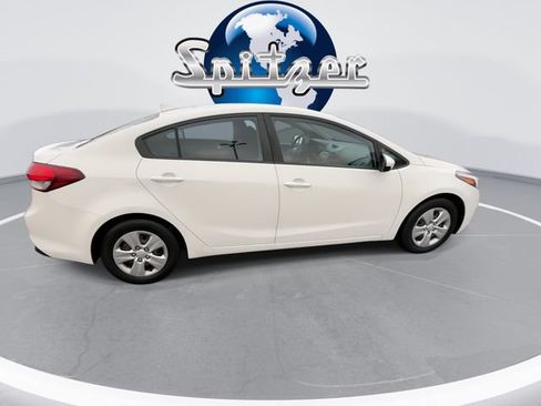 Used 2017 Kia Forte LX image 10