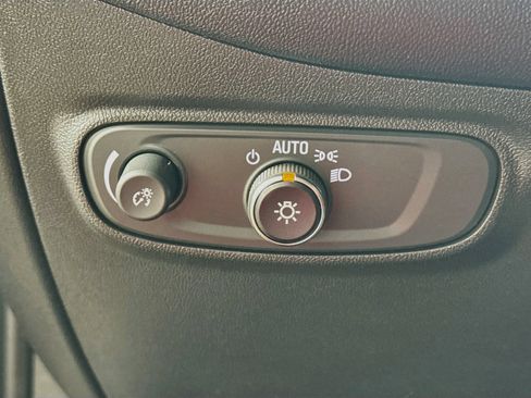 Used 2022 Chevrolet Equinox LT w/ Driver Convenience Package AWD/4WD image 13